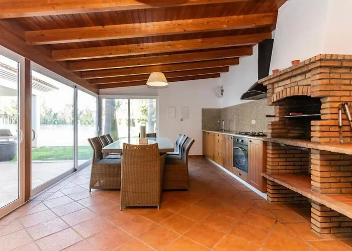 Luxury Villa / Pool, Gym ,Cinema Room